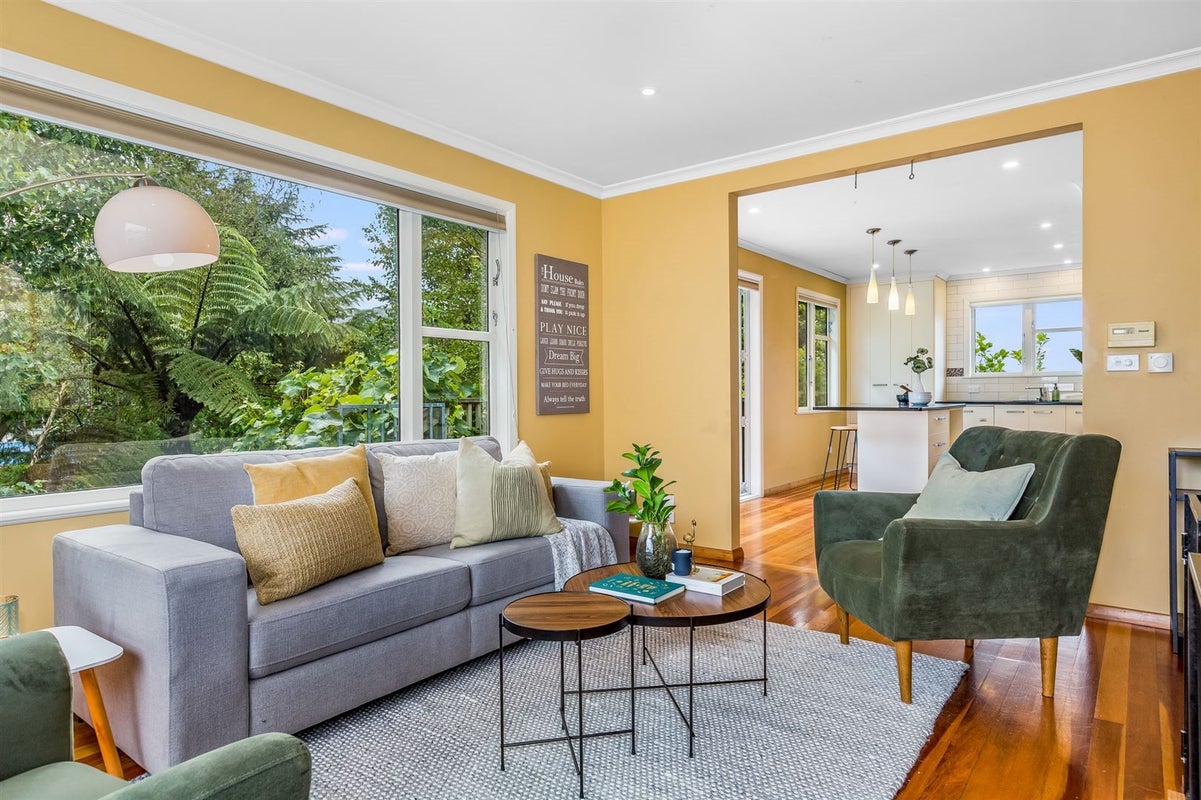60 Taylor Terrace, Tawa, Wellington - Carousel 1