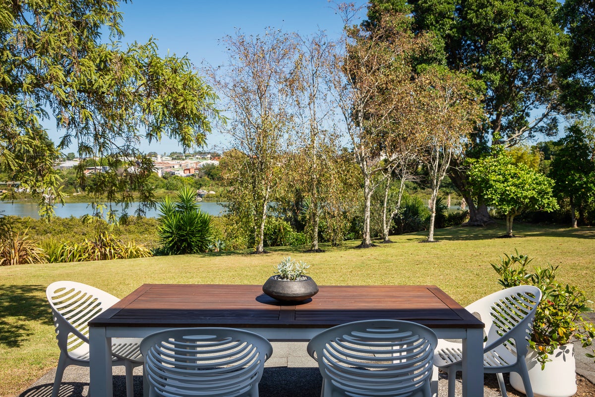54 Cobham Crescent, Kelston, Auckland - Carousel 2