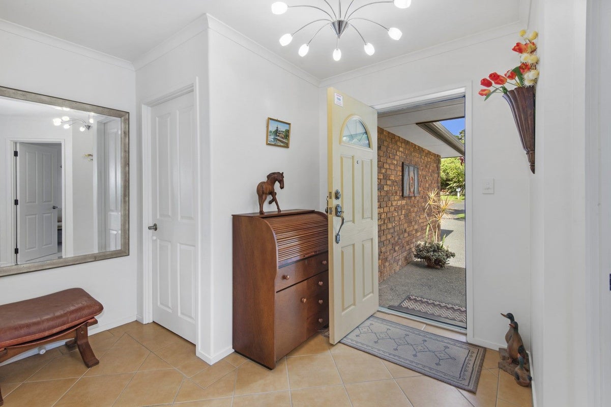 5 Conifer Grove, Kamo, Whangarei - Carousel 2