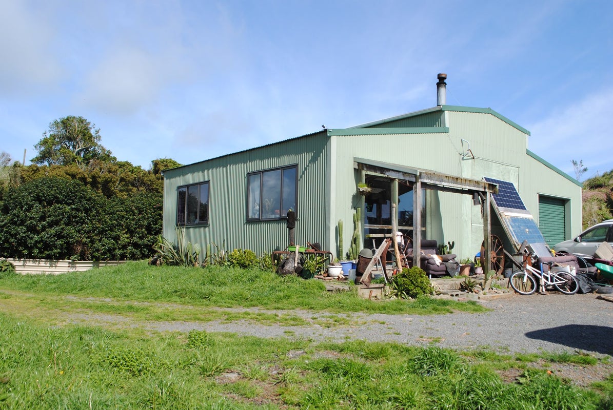 7 Warea Road, New Plymouth - Carousel 1
