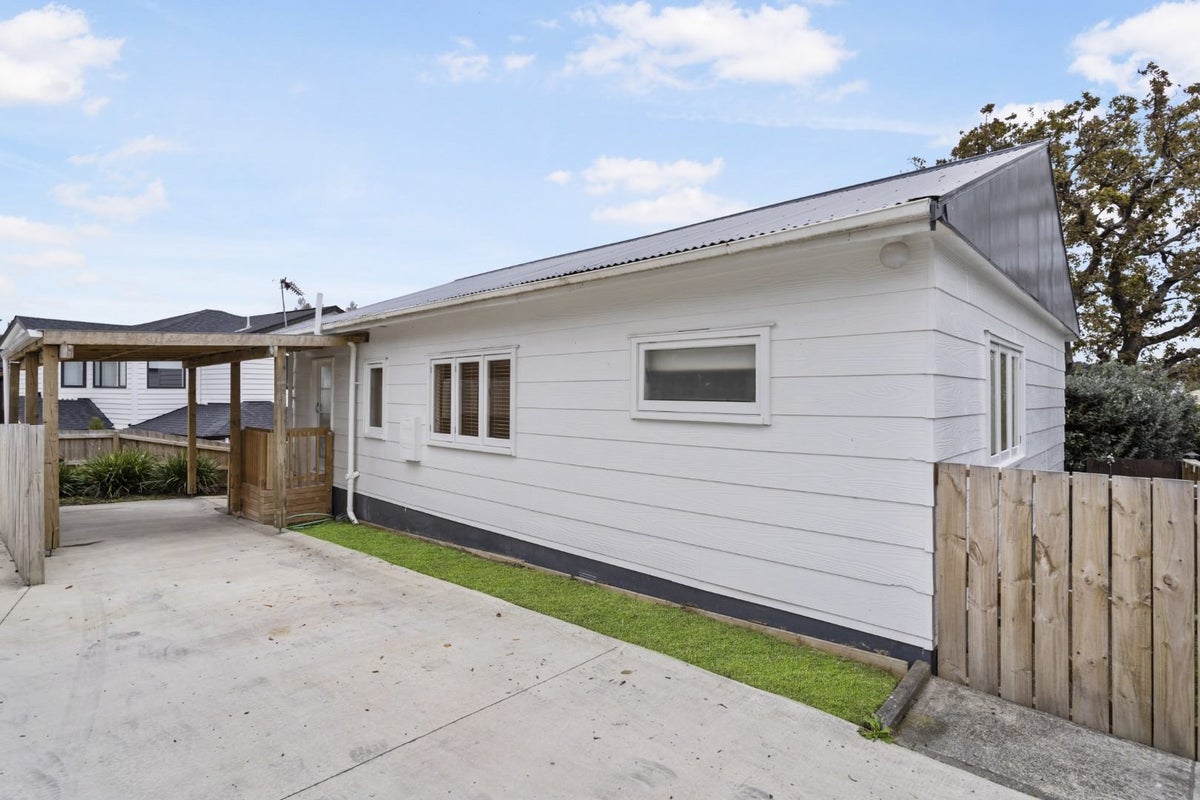 88 Kelman Road, Kelston, Auckland - Carousel 17