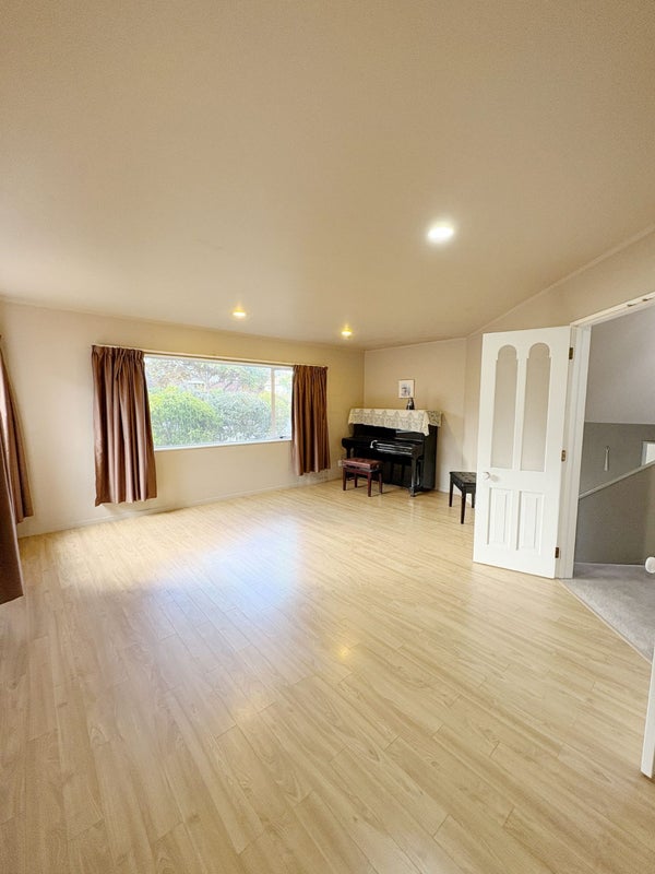 1/6 DELAMARE COURT, Sunnynook, Auckland - Carousel 2