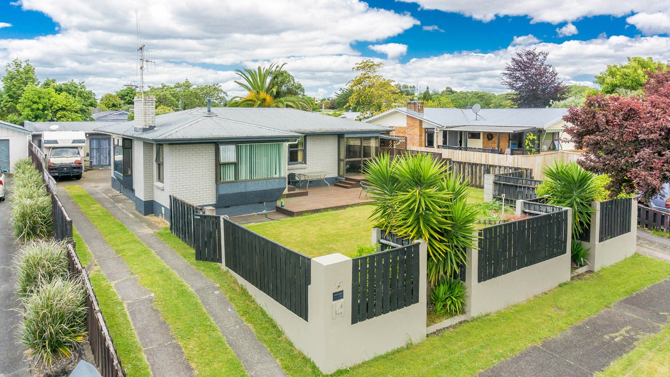 14 Clematis Avenue, Pukete, Hamilton - Carousel 1