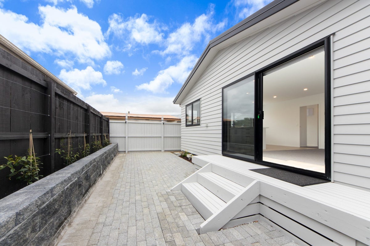 2 Saffron Street, Birkdale, Auckland - Carousel 1