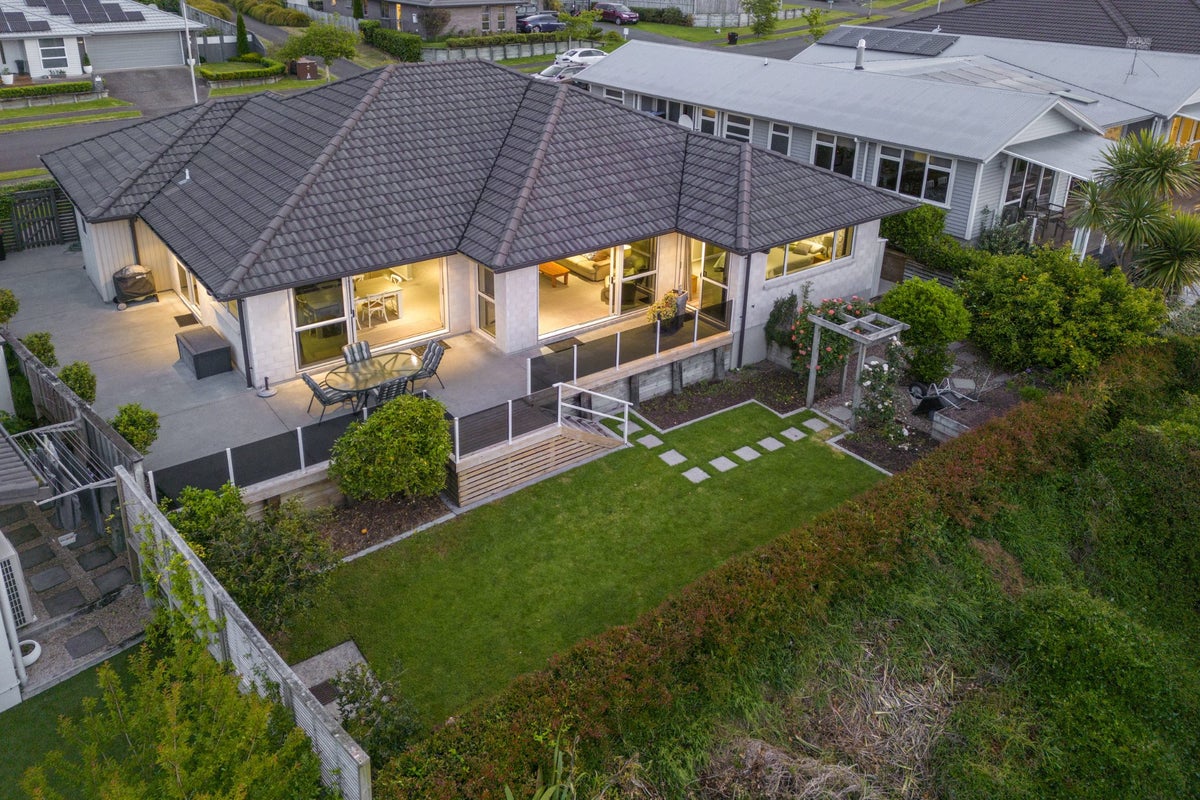 85 Mortlake Heights, Pyes Pa, Tauranga - Carousel 1