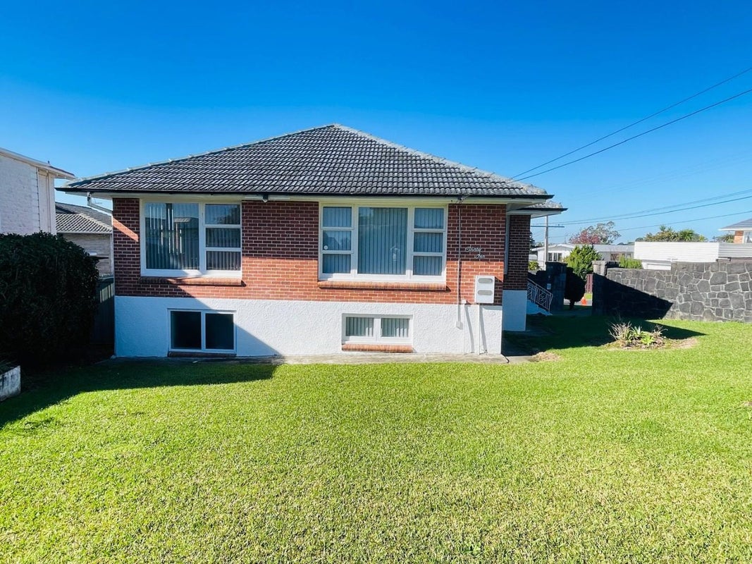31 Te Atatu Road, Te Atatu South, Auckland - Carousel 21