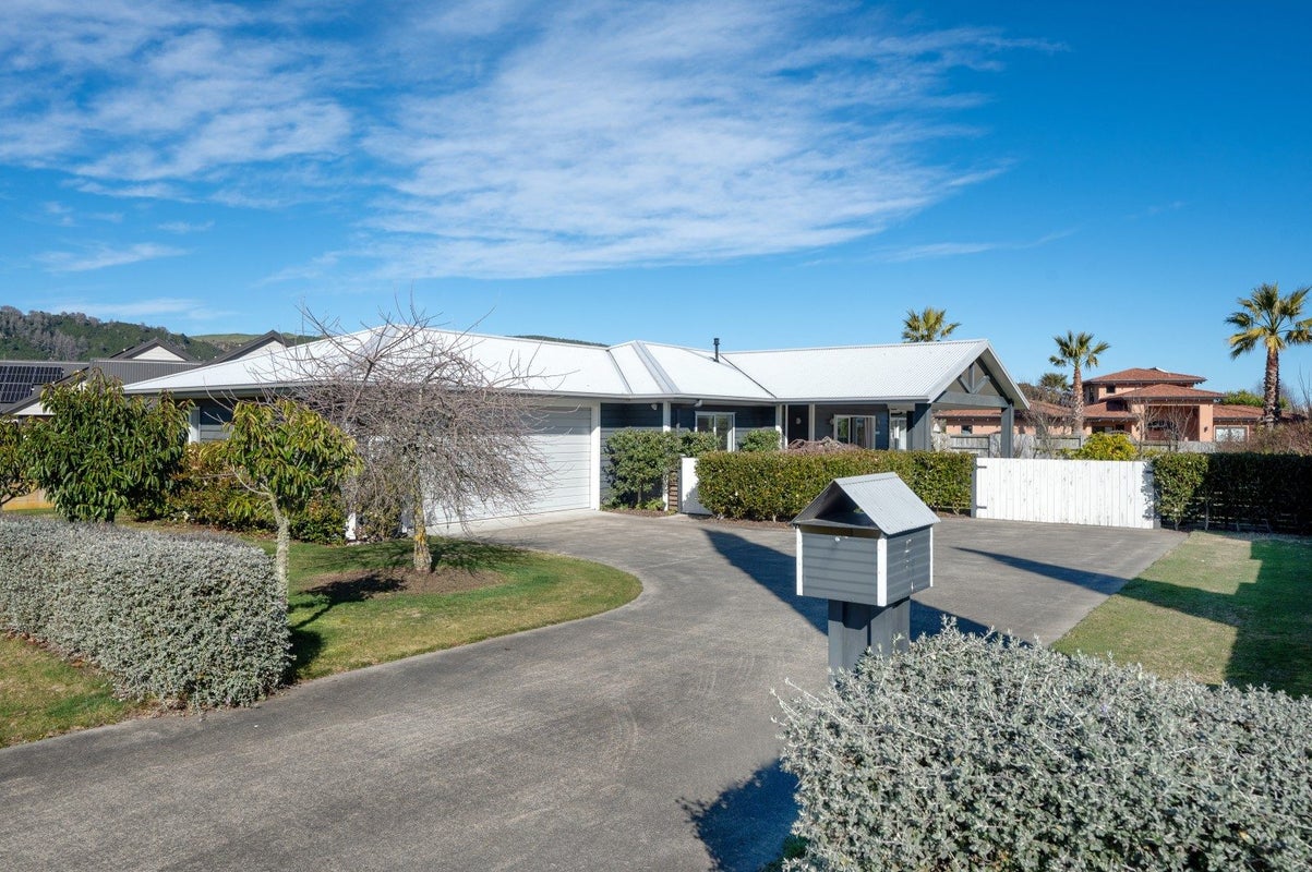 3 Montgomery Crescent, Kinloch, Taupo - Carousel 1