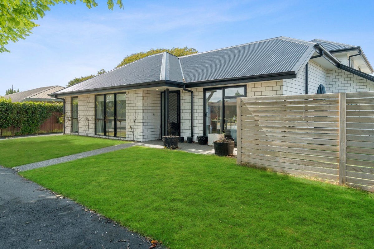 1/4 Alvaston Drive, Halswell, Christchurch - Carousel 1