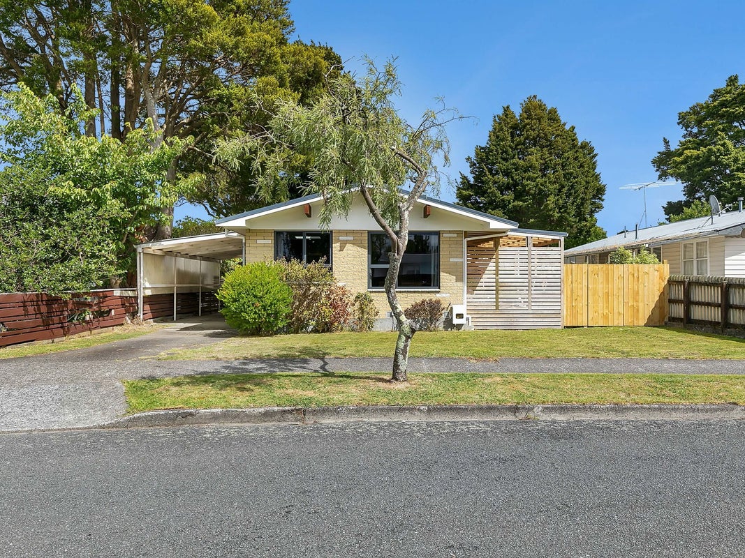 8 Kentucky Street, Totara Park, Upper Hutt - Carousel 1