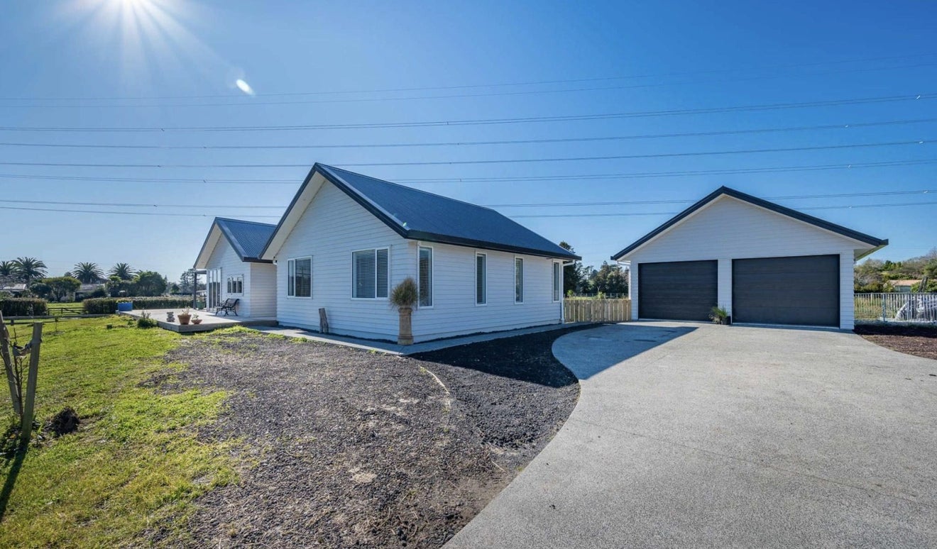 32 Brookvale Lane, Taupaki, Henderson - Carousel 1