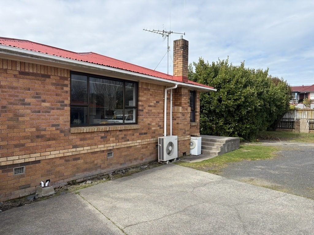1 Greta Street, Glenview, Hamilton - Carousel 1
