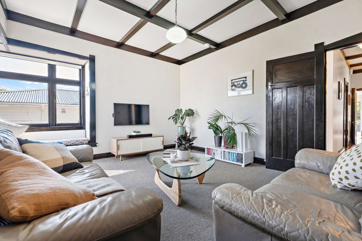 20 Hayr Road, Three Kings, Auckland - Carousel 2