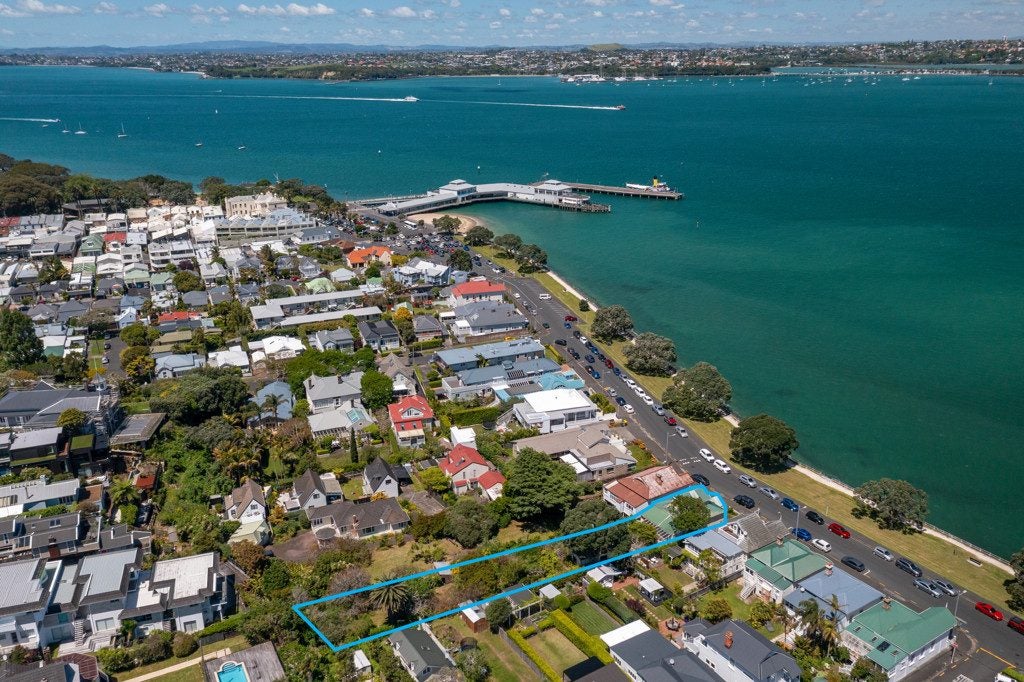 28 Queens Parade, Devonport, Auckland - Carousel 2