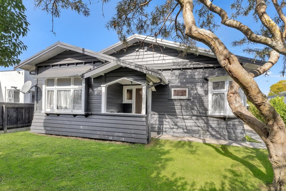 194 Ferguson Street, West End, Palmerston North - Carousel 1