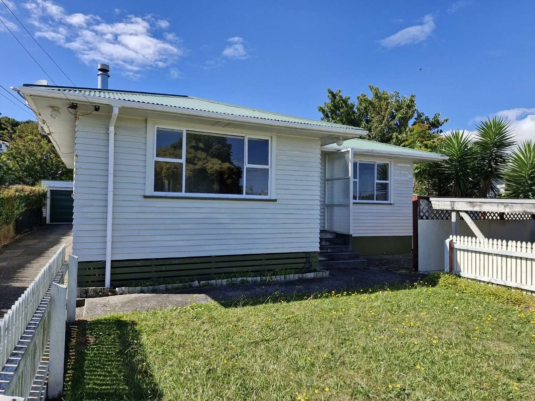4 Rosendale Avenue, Spotswood, New Plymouth - Carousel 1