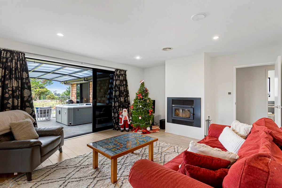 18 Puriri Road, Waerenga - Carousel 29