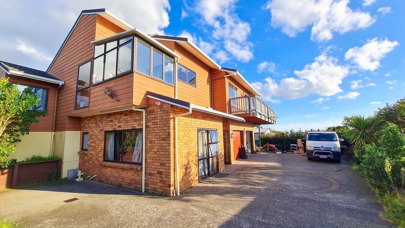 8 Ilex Place, Totara Heights, Auckland - Carousel 1