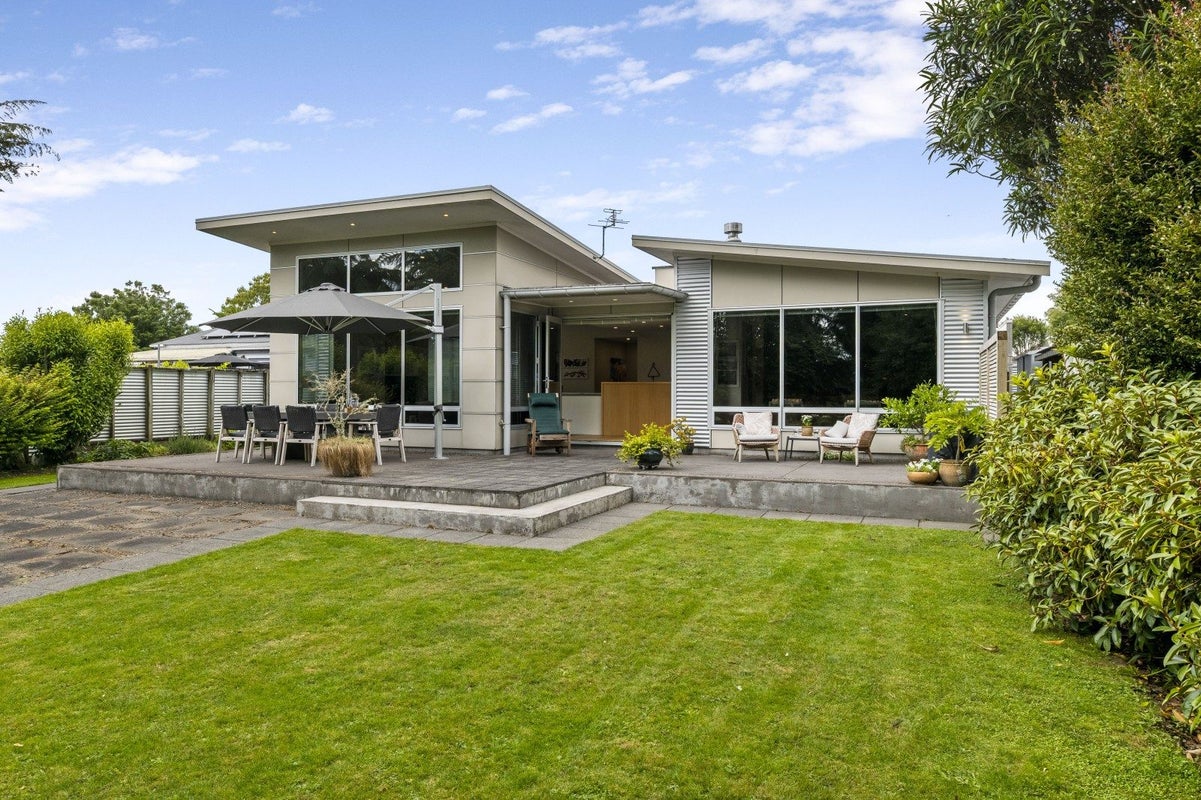 10 Olivia Street, Stratford, Stratford - Carousel 1