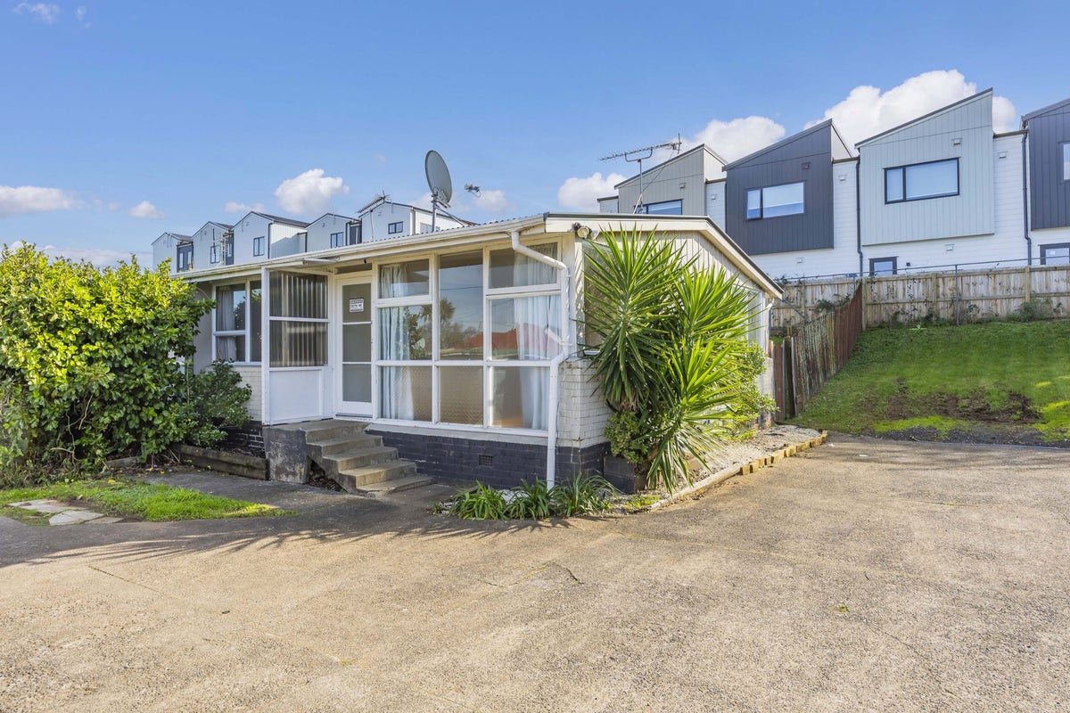 2/43 Hamlin Road, Mount Wellington, Auckland - Carousel 1