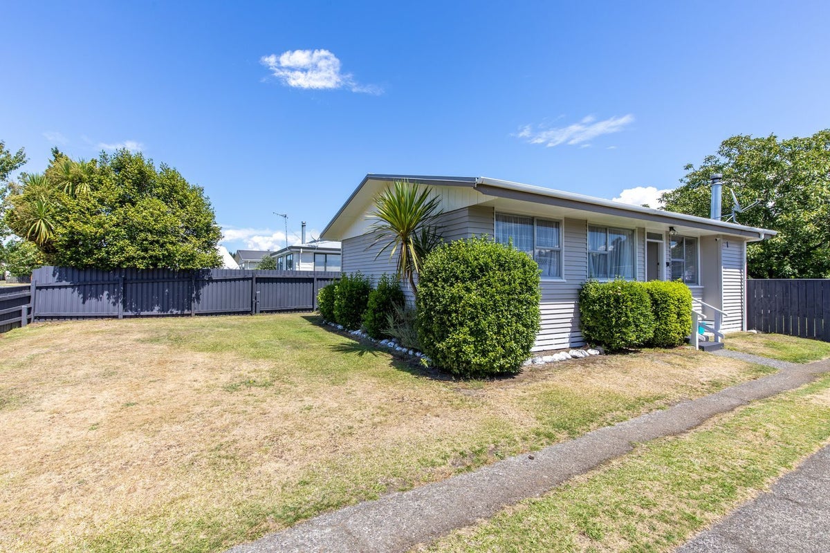 20 Runuku Grove, Turangi - Carousel 24