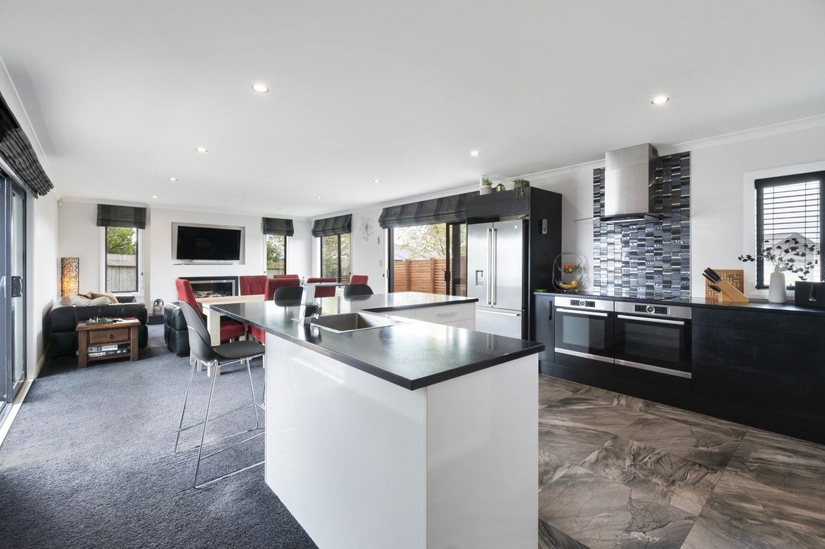 9 St Heliers Grove, Fitzherbert, Palmerston North - Carousel 2