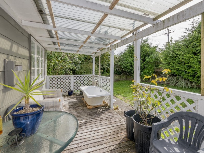 8 Ruru Road, Otaihanga, Paraparaumu - Carousel 2