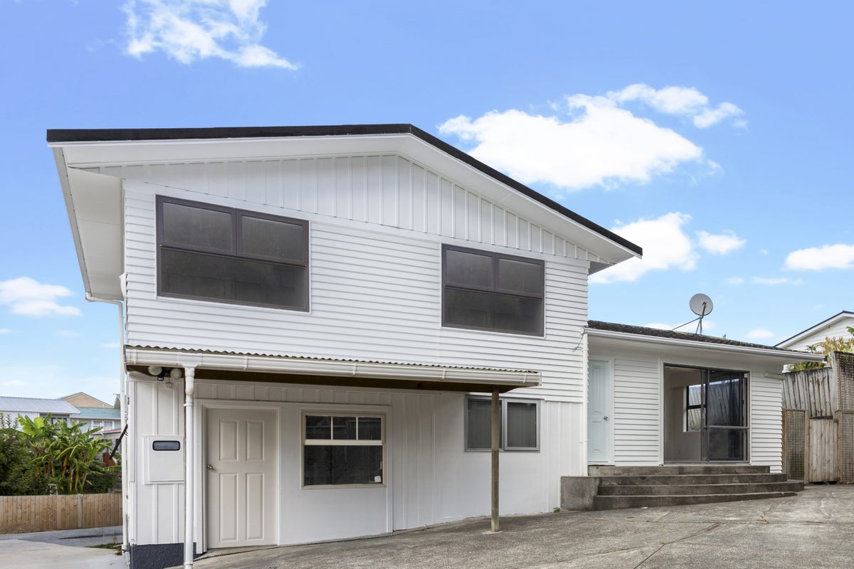 22 Kelkirk Street, Kelston, Auckland - Carousel 1