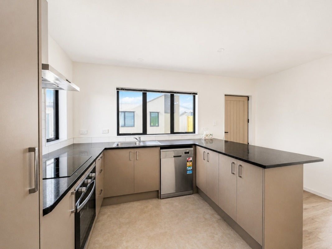 32 Black Beech Crescent, Takanini, Auckland - Carousel 2