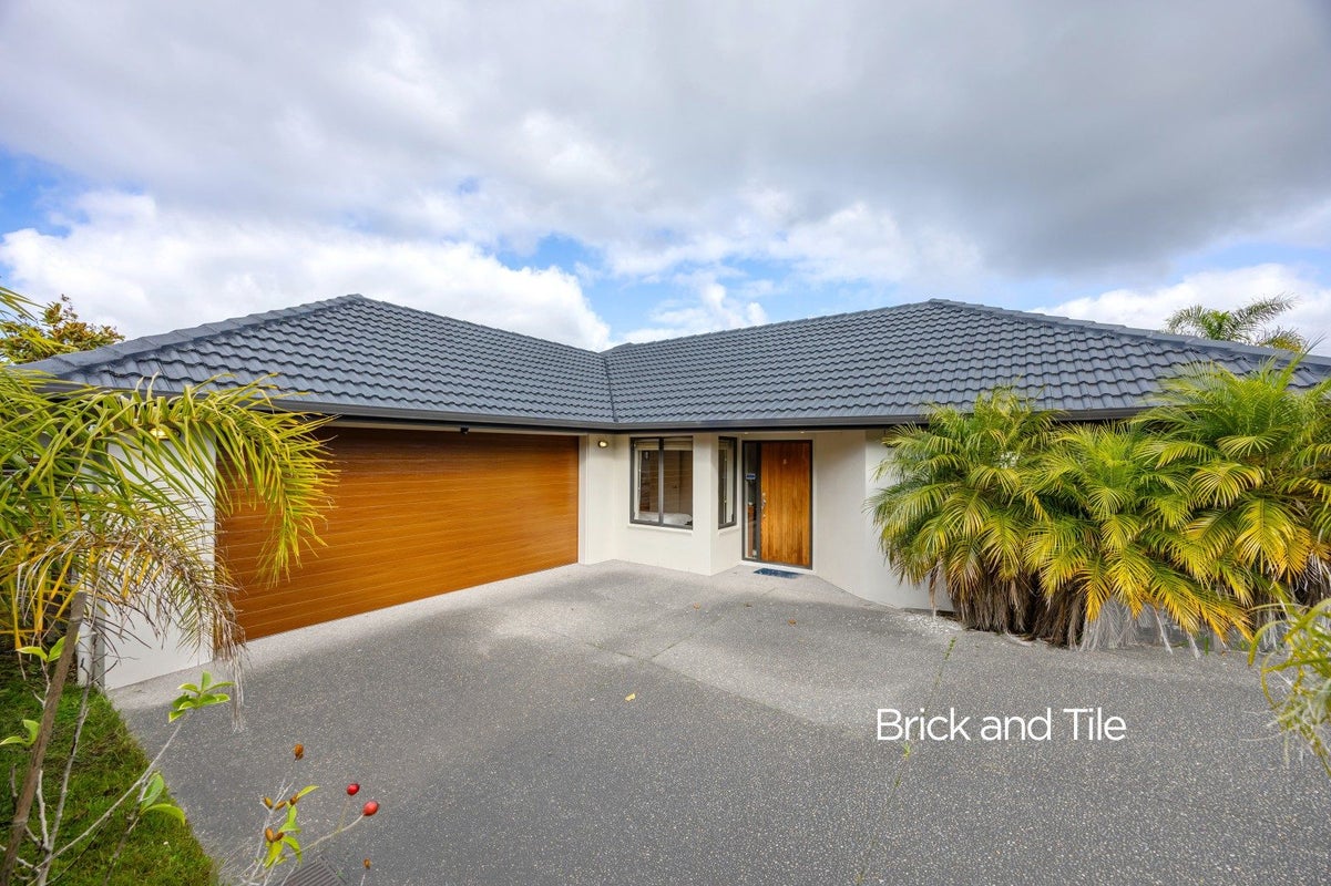 6 Lough Derg Place, Pinehill, Auckland - Carousel 1
