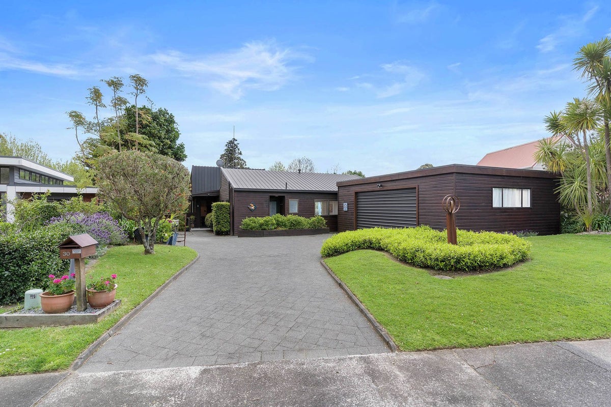 30 Lastel Place, Shelly Park, Auckland - Carousel 1