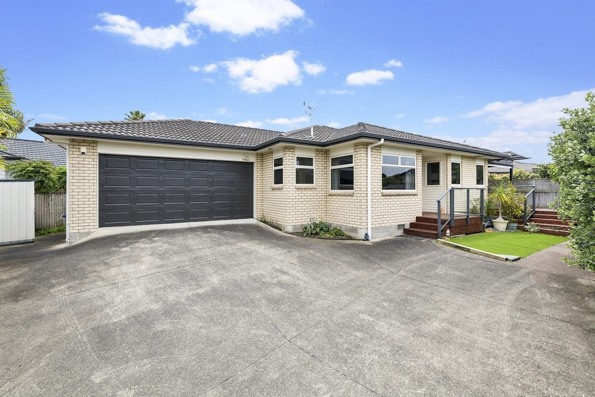 18A Doment Crescent, Orewa, Orewa - Carousel 1