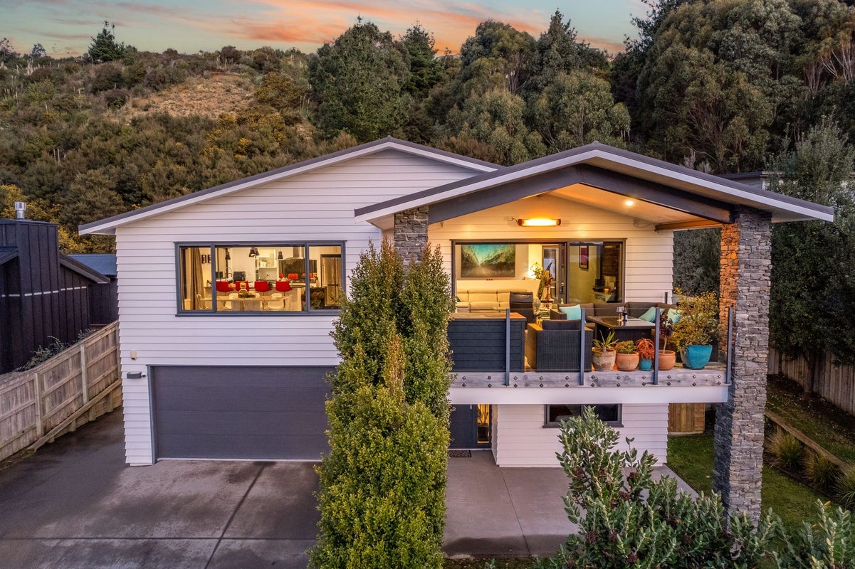 15 Pacific View, Whitby, Porirua - Carousel 1