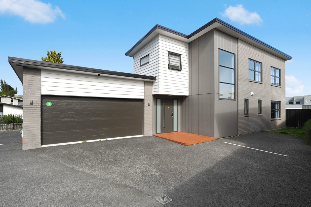3 Kawakawa Place, Hillcrest, Hamilton - Carousel 1