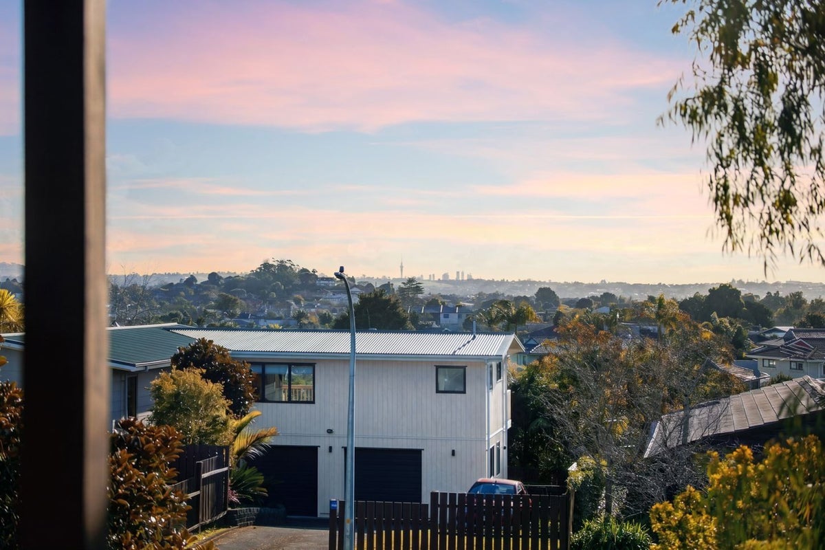 42 Murvale Drive, Bucklands Beach, Manukau City, Auckland - Carousel 2