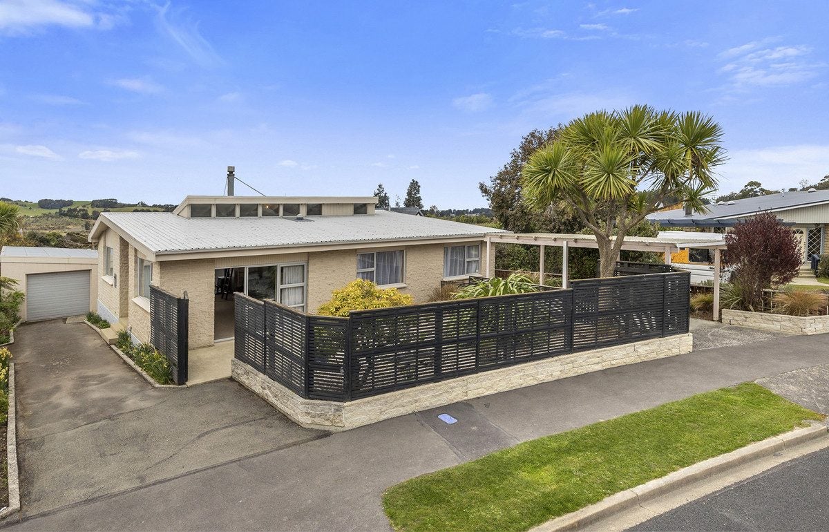 28 Estuary Crescent, Fairfield, Dunedin - Carousel 1