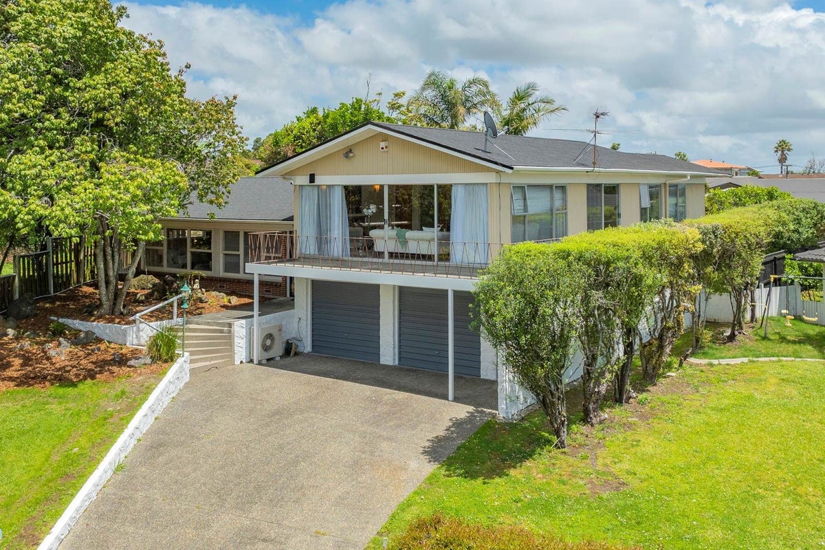 6 Jill Place, Hill Park, Manukau City, Auckland - Carousel 2