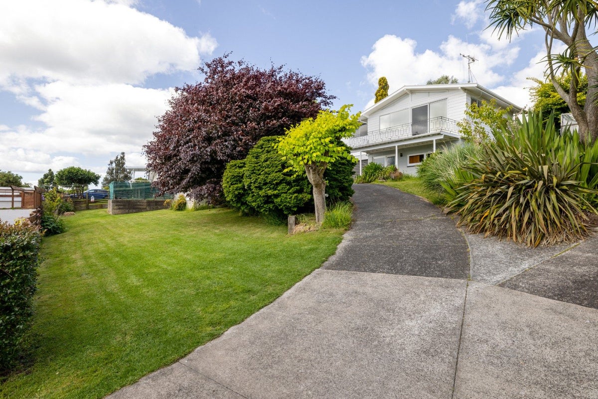 348 Ngatai Road, Bellevue, Tauranga - Carousel 1