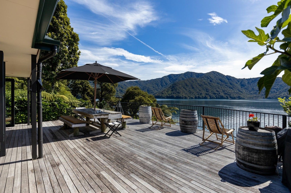 2047 Queen Charlotte Drive, Ngakuta Bay, Picton - Carousel 2