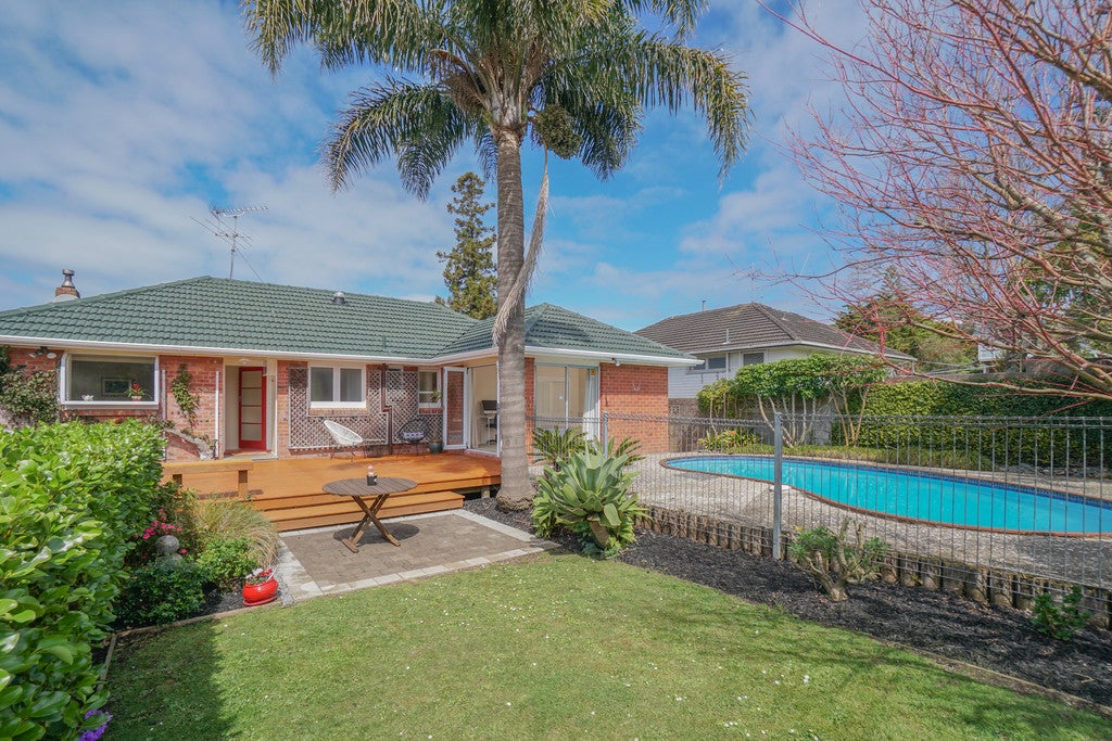 165 Godley Road, Green Bay, Auckland - Carousel 1