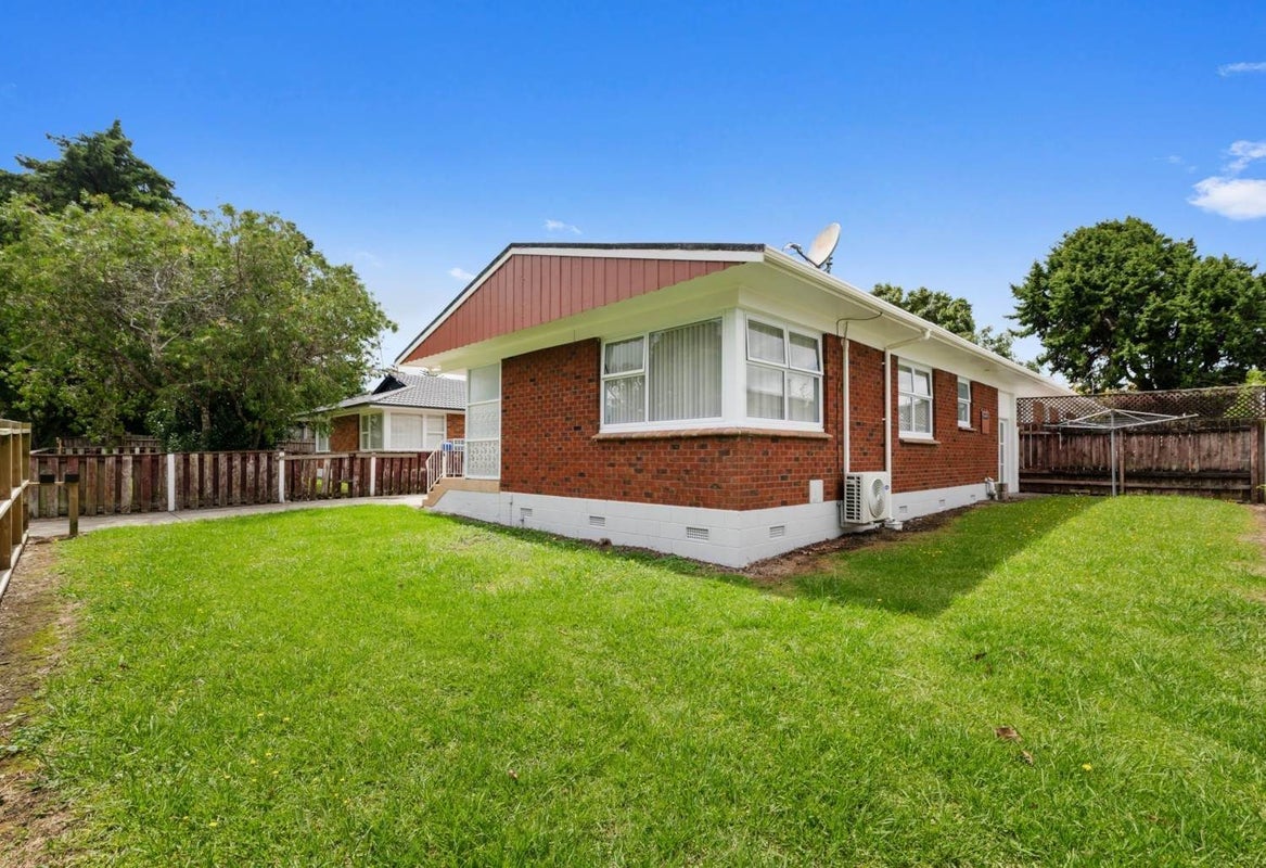 1/8 Edgewater Drive, Pakuranga, Auckland - Carousel 2