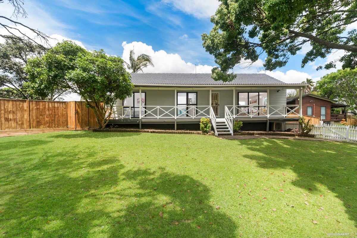 166 CARNOUSTIE DR, Wattle Downs, Auckland - Carousel 1
