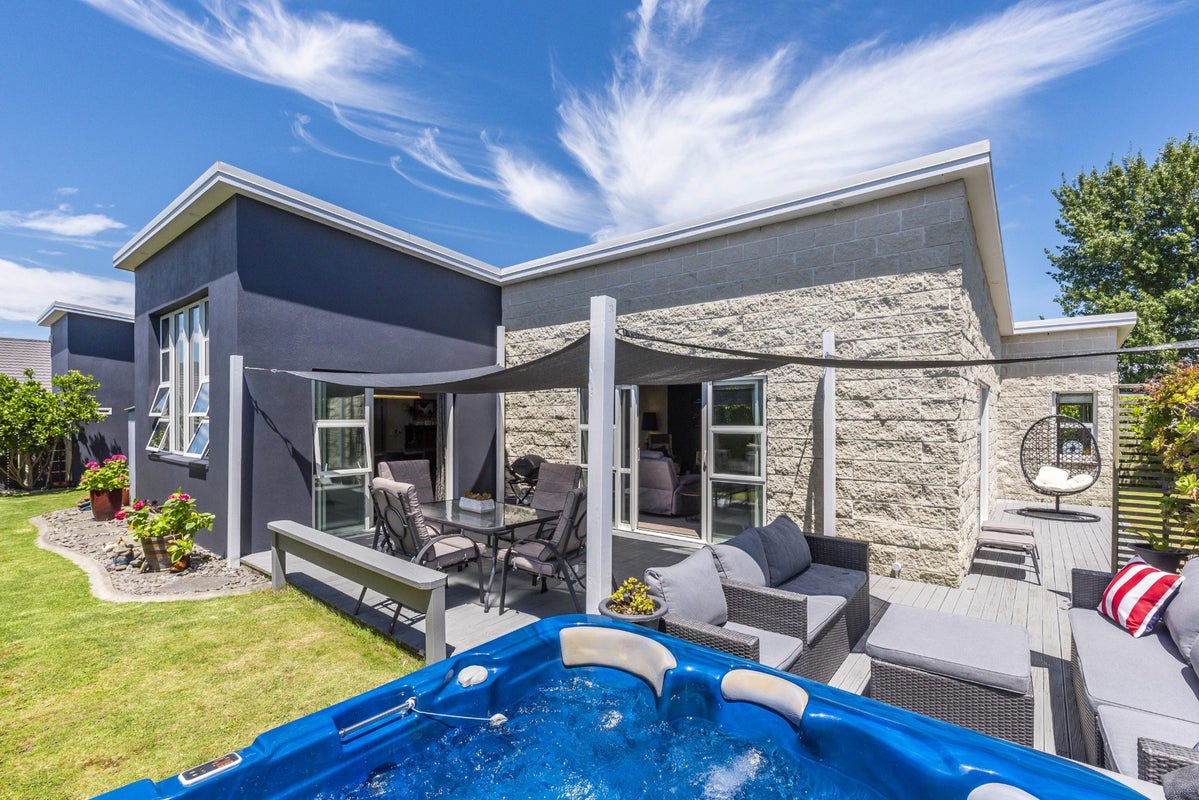 20 Trusham Court, Paraparaumu - Carousel 1
