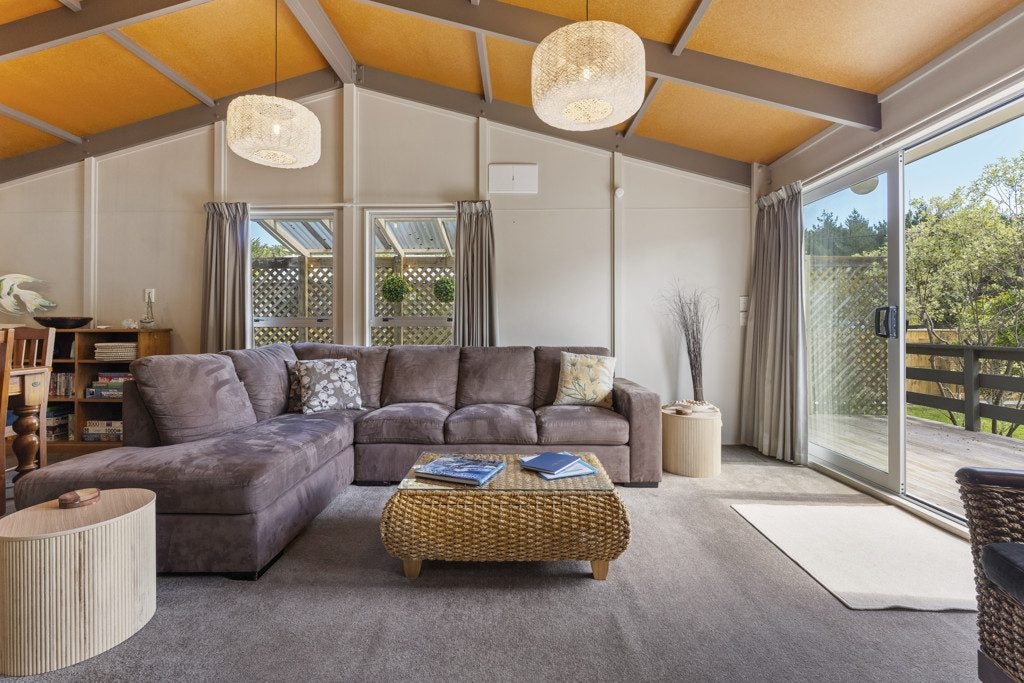 6 Cousins Avenue West, Foxton Beach, Foxton - Carousel 1