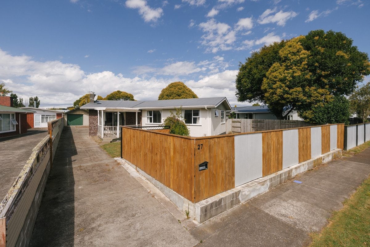 27 Cavendish Crescent, Awapuni, Palmerston North - Carousel 1