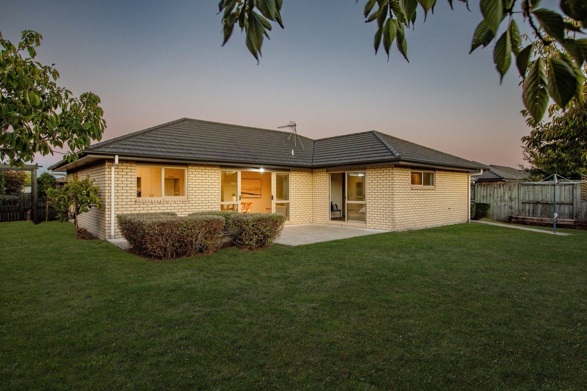 17 Wessex Place, Rototuna North, Hamilton - Carousel 2
