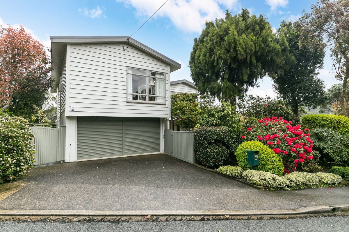20 Lochiel Road, Khandallah, Wellington - Carousel 10
