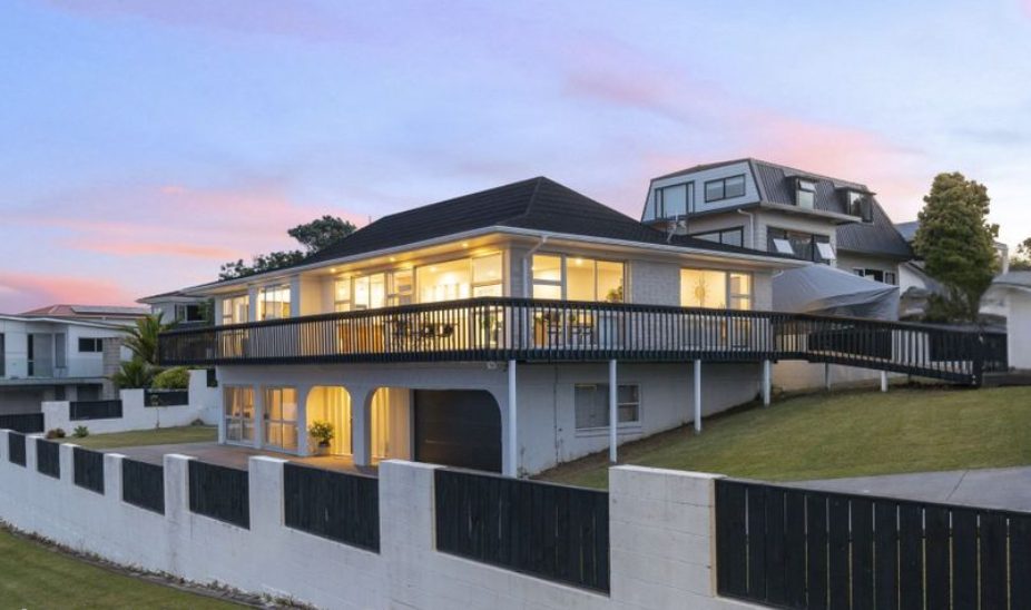 254 Glamorgan Drive, Northcross, Auckland - Carousel 1