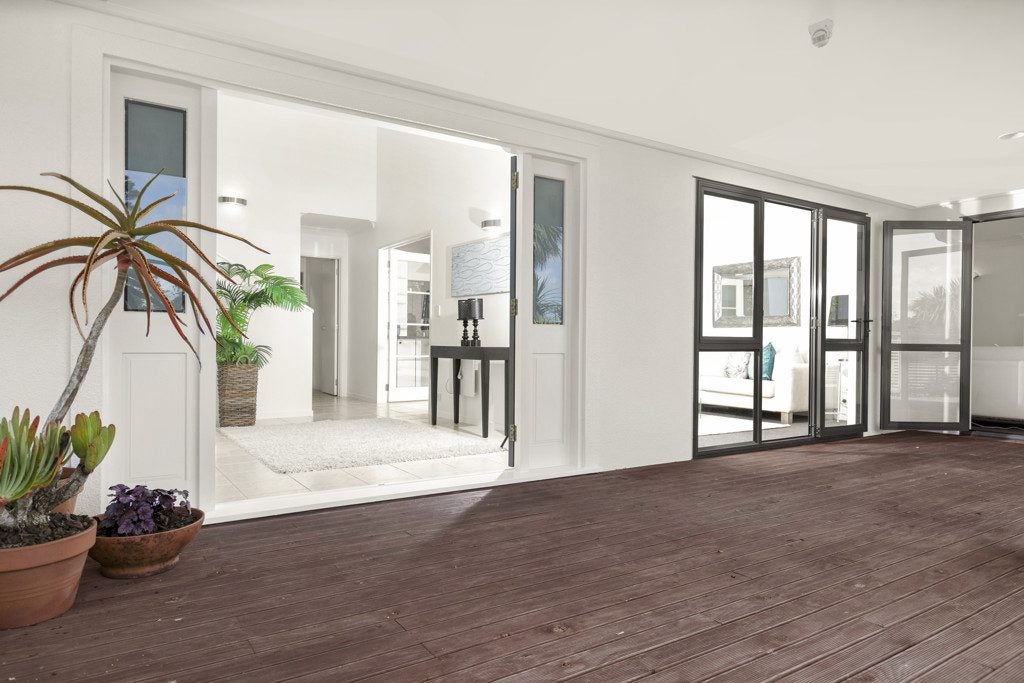 11 The Close, Greenhithe, Auckland - Carousel 24