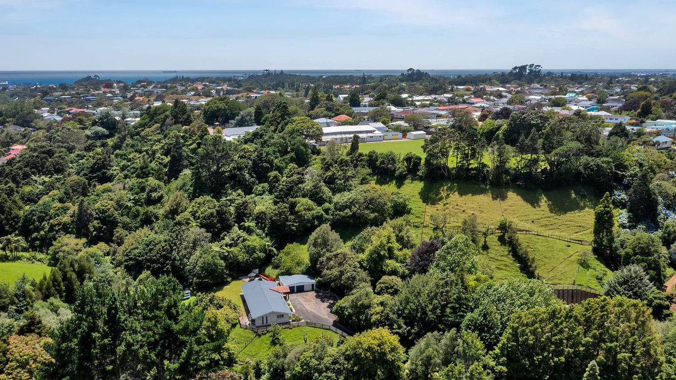 9E Kereru Place, Upper Vogeltown, New Plymouth - Carousel 1