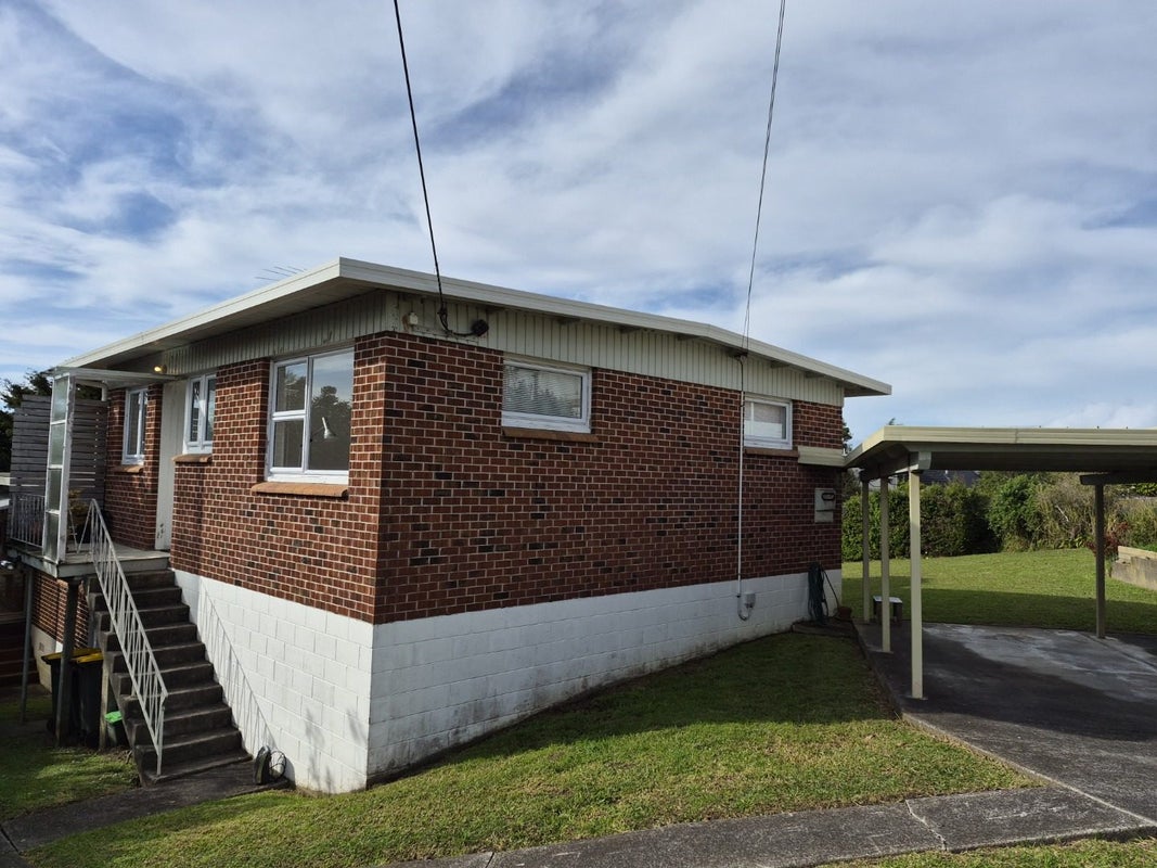 1/17 Scarboro Terrace, Murrays Bay, Auckland - Carousel 1